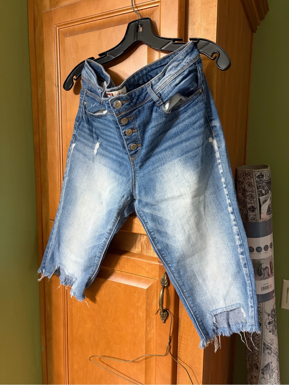 lei Light Blue Distressed High-Waist Jean Shorts AND Tank Top